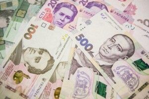 Кому в Україні роздадуть по 30 тисяч євро
