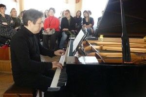 У Східноєвропейському національному університеті відомий піаніст провів концерт-лекцію