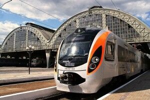 Укрзалізниця змінила маршрути популярних потягів