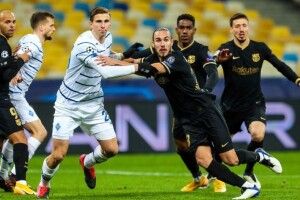 «Динамо» у Києві розгромно поступається «Барселоні» (Відео)