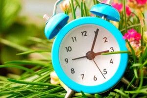 У ніч на неділю Україна перейде на літній час