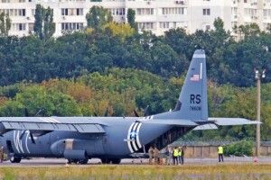 В Одесі екстрено сів військовий літак США