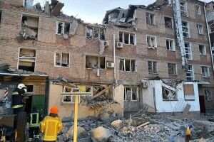 З-під завалів багатоповерхівки у Миколаєві дістали дитину, пошуки людей тривають (Фото)
