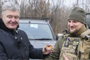 Навалює русні під Бахмутом: Порошенко привіз пікап та електрообладнання Олександру Погребиському у 46-ту бригаду (Відео)