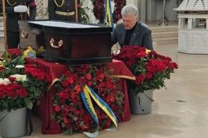 Порошенко на прощанні з Ярославом Рущишиним: він мріяв про Україну в Євросоюзі, і ми маємо це здійснити