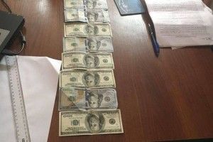 На Волині викрито юриста, яка підбурила громадянку надати 1000 доларів США неправомірної вигоди нотарісу (Фото) 