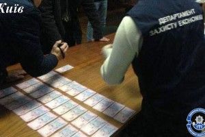 17 січня затримали 5-х осіб із хабарами майже у 350 тисяч гривень