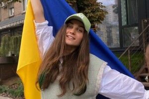 Відома українська співачка впала в оркестрову яму і зламала ребра (Відео)