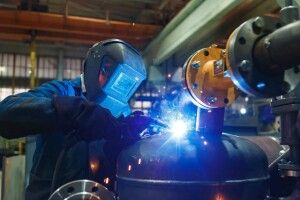 На підприємстві Волині стався викид металу: госпіталізовано трьох працівників 