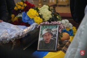 Без тата залишився маленький син: на Волині провели в останню путь 23-річного Героя
