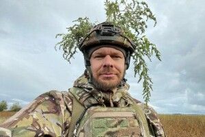 «Години дві пролежали під дощем» – Положинський показав фото з навчань у ЗСУ