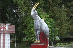 На Чернігівщині поставили пам'ятник козлу