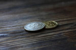 Українцям зобов'язані оплачувати самоізоляцію: у фонді соцстраху розповіли, де вимагати виплат
