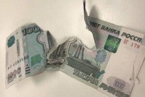Херсонщина: в Генічеську почали давати рублі – пенсіонери міняють їх на гривні