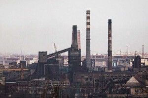 З-під завалів «Азовсталі» дістають жінок і дітей, є надія, що їх також евакуюють