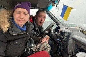 Рівненські волонтери, які перевозили пораненого воїна, потрапили в ДТП (Фото)