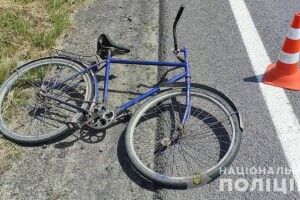 На Волині легковик врізався у велосипедиста