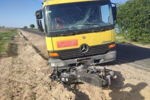 На Волині мотоцикліст влетів у вантажівку (Фото) 