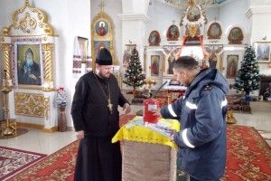 У Волинському храмі вчили настоятеля класти на лопатки червоного півня (фото)