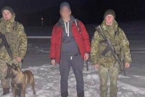Злісний неплатник аліментів намагався глупої ночі пішки дістатися до Польщі 