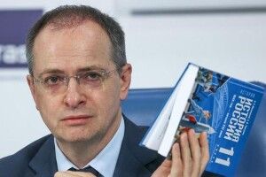 «Який ти, в дідька лицар, коли не вмієш голим гузном їжака забити?»