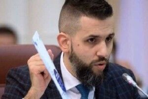 То Нефьодов бреше, адже іспанцям маски – по 2 гривні, а нам – по 100?