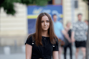 Як прикрасити жіночу футболку: принт чи аксесуар