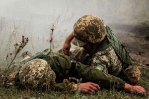 На Донбасі поранено українського військового