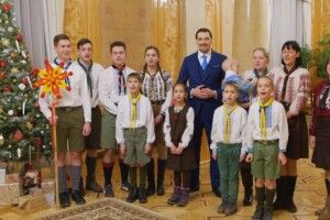 Кабмін разом із Гончаруком захопили пластуни-колядники