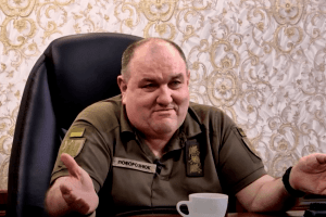 Одіозний Поворознюк безжально відлупив диверсанта, який розставляв мітки (Відео 18+)