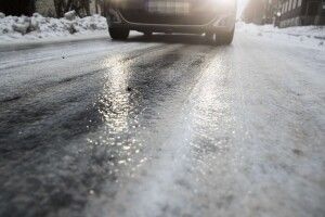 Ожеледиця та сильний вітер: на Волині водіїв попереджають про ускладнення погодних умов