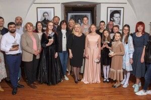Юні музиканти з Луцька заграли улюблені мелодії Лесі Українки в її будинку