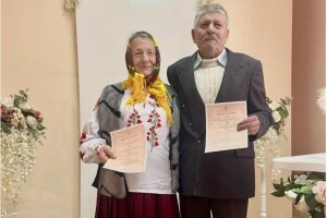 Виховали 11 дітей і… вирішили одружитися!