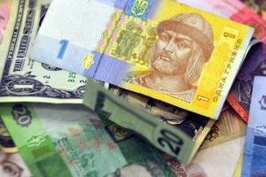 Гривня зміцнилася на 2 копійки 