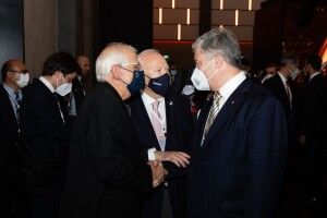 Петро Порошенко у Туреччині обговорив із Жозепом Боррелем підсумки саміту ЄС-США і загрози незаконної російської паспортизації на тимчасово окупованих територіях України