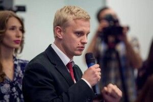 Корупційний скандал в «Слузі народу»: Шабунін питає, чи «в долі» Зеленський