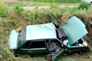 На Волині патрульні виявили в кюветі … автомобіль