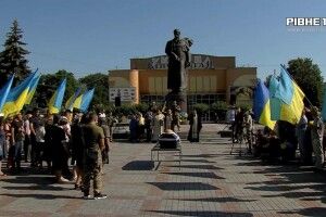 У Рівному прощалися із 37-річним Героєм Ігорем Метким (Відео)