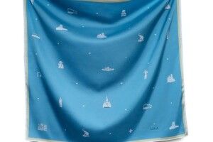 Український бренд присвятив нову шовкову хустину символіці Луцька