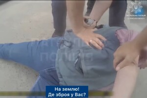 Відео: як на Волині затримували чоловіка, що влаштував стрілянину