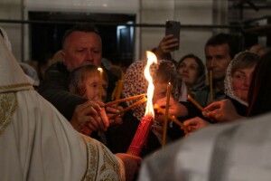 На Волинь доставили Благодатний вогонь