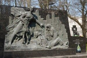 У Луцьку вшанували в’язнів концтаборів, які загинули у Другій світовій війні (Фото)