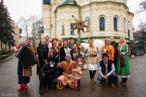 Рівняни наколядували понад 20 тисяч і віддали їх на благодійність (Відео)
