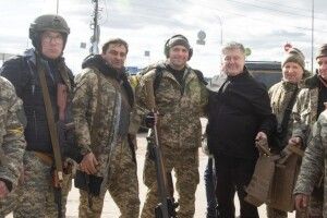 Порошенко побував на блок-посту біля Коцюбинського під Києвом