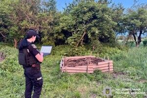 Загорнув у ковдру і закопав під вікном: на Київщині чоловік вбив кохану та згодом сам здався поліції