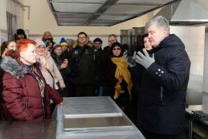 Влада блокує роботу пекарні в Херсоні, яка буде забезпечувати людей безкоштовним хлібом, – Петро Порошенко