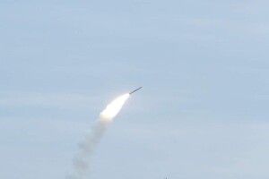 Повітряна тривога триває: вибухи пролунали у ще одній області