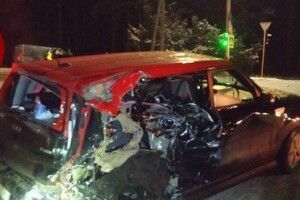 Автівки перетворилися на брухт: п'яний водій врізався в легковик, де була сім'я з немовлям (Фото)