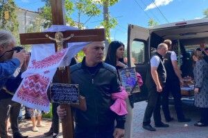 У Вінниці попрощалися з 4-річною Лізою, яка загинула внаслідок ракетного обстрілу (Фото)