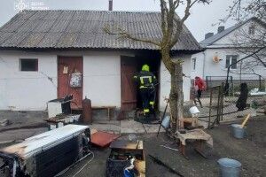 На Волині так готували їжу, що спалахнула літня кухня